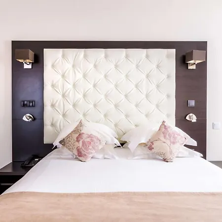 Отель Western Marquis De La Baume 4*