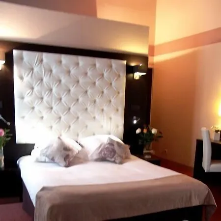 Western Marquis De La Baume