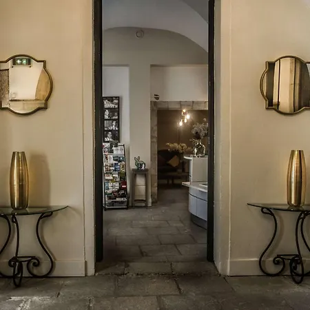 Western Marquis De La Baume Hotel