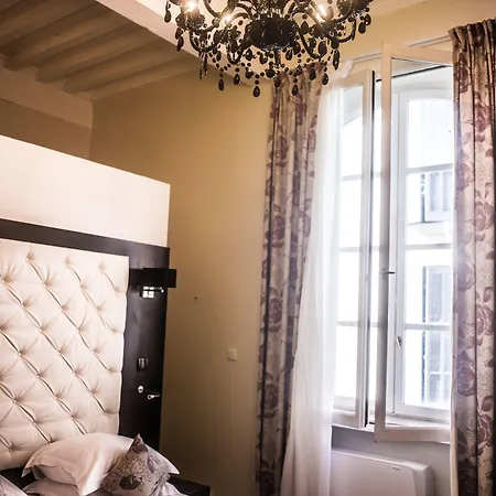 Western Marquis De La Baume Nîmes