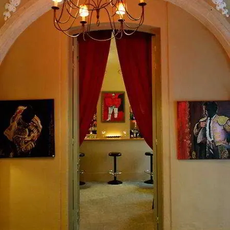 Hotell Marquis De La Baume
